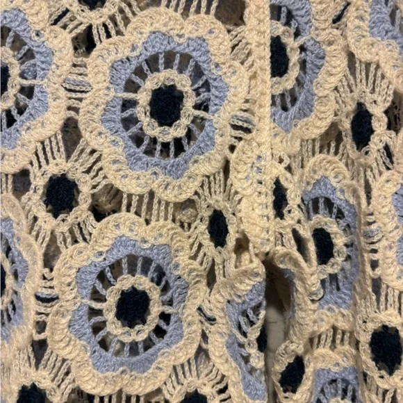 Gorgeous Women's/Teen's Crochet Floral Lace Top - Size Medium NWT - Picture 6 of 16